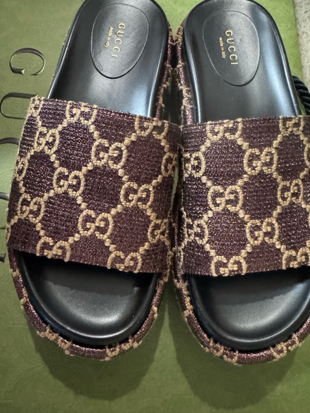 Gucci 💯% Authentic chunky GG Canvas Slide Mules with Black Footbed - Size 37 1/2 - Picture 4 of 11